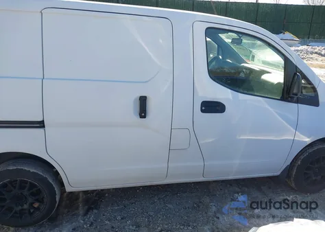 2015 Nissan Nv200 S z USA, uszkodzony, nr VIN 3N6CM0KN2FK705553